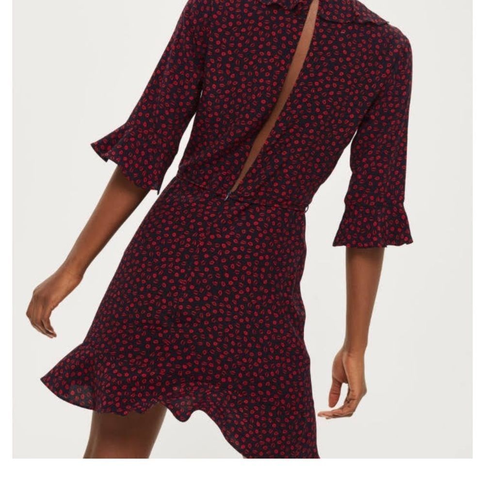 TOPSHOP LIP PRINT MINI DRESS - Picture 3 of 14